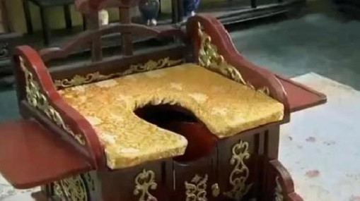 Vì sao Tử Cấm Thành rộng mênh mông nhưng không có nhà vệ sinh? - Hình 8 Vi sao Tu Cam Thanh rong menh mong nhung khong co nha ve sinh?-Hinh-8