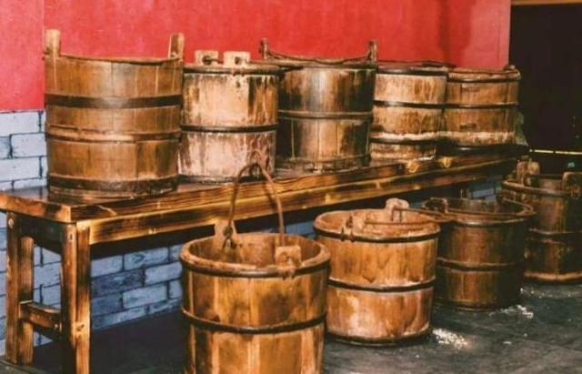 Vì sao Tử Cấm Thành rộng mênh mông nhưng không có nhà vệ sinh? - Hình 10 Vi sao Tu Cam Thanh rong menh mong nhung khong co nha ve sinh?-Hinh-10