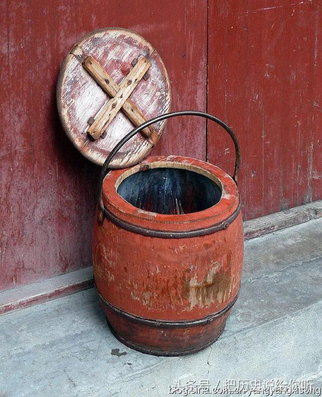 Vì sao Tử Cấm Thành rộng mênh mông nhưng không có nhà vệ sinh? - Hình 9 Vi sao Tu Cam Thanh rong menh mong nhung khong co nha ve sinh?-Hinh-9