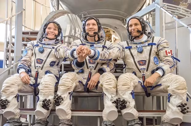 Phi hanh gia tung rut mong tay truoc khi len vu tru de lam gi?-Hinh-4