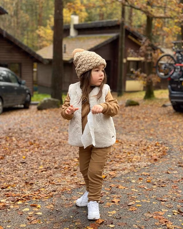 Me chi tien ty cho con gai 3 tuoi so huu tu do hon 400 bo cua cac nhan hieu danh tieng-Hinh-8