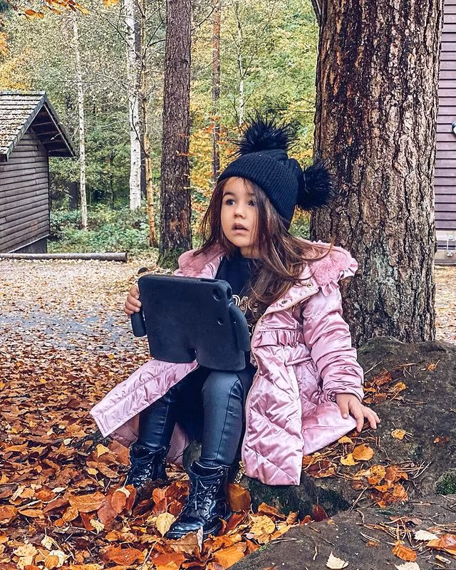 Me chi tien ty cho con gai 3 tuoi so huu tu do hon 400 bo cua cac nhan hieu danh tieng-Hinh-9