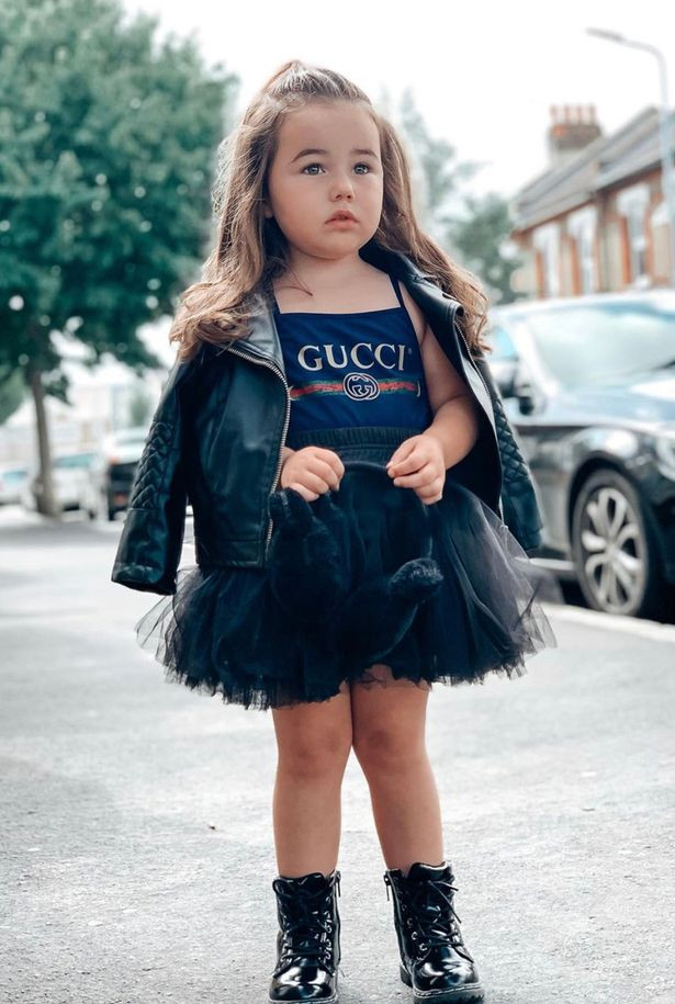 Mẹ chi tiền tỷ cho con gái 3 tuổi sở hữu tủ đồ hơn 400 bộ của các nhãn hiệu danh tiếng - Hình 4 Me chi tien ty cho con gai 3 tuoi so huu tu do hon 400 bo cua cac nhan hieu danh tieng-Hinh-4