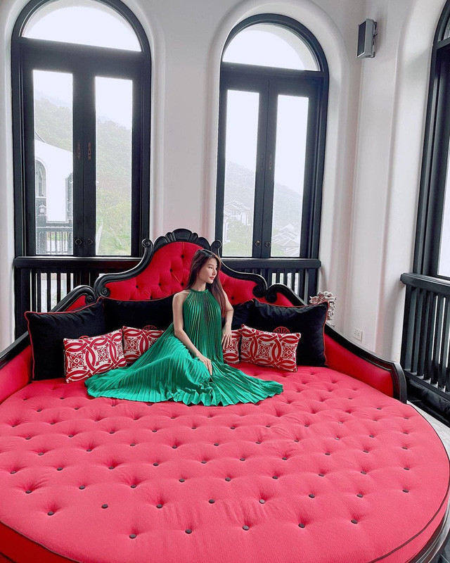 Hàng loạt mỹ nhân Việt ăn mặc gợi cảm đón Giáng Sinh - Hình 9 Hang loat my nhan Viet an mac goi cam don Giang Sinh-Hinh-9