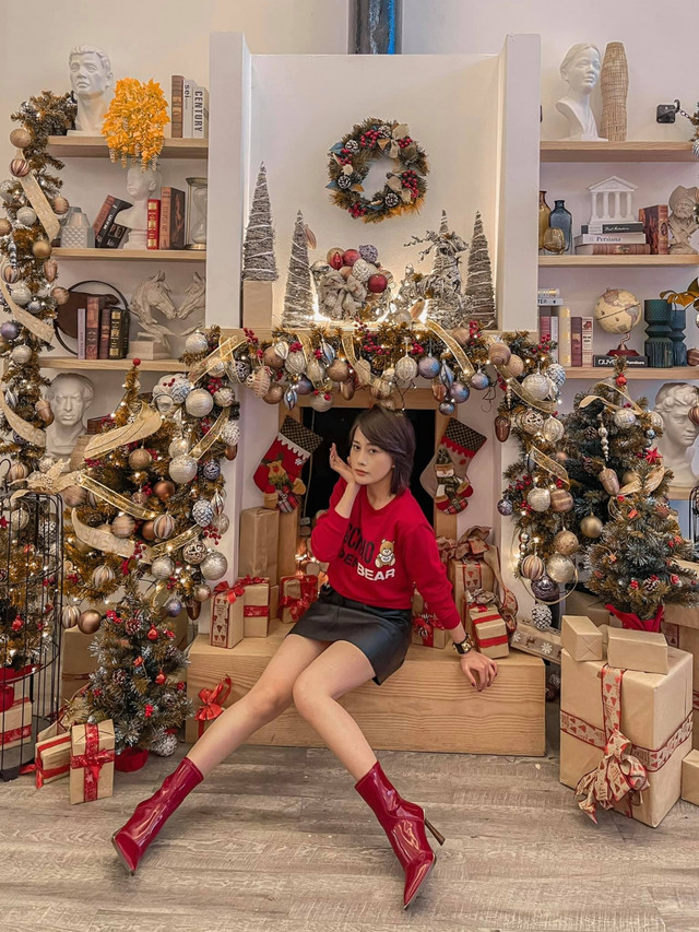 Hàng loạt mỹ nhân Việt ăn mặc gợi cảm đón Giáng Sinh - Hình 7 Hang loat my nhan Viet an mac goi cam don Giang Sinh-Hinh-7