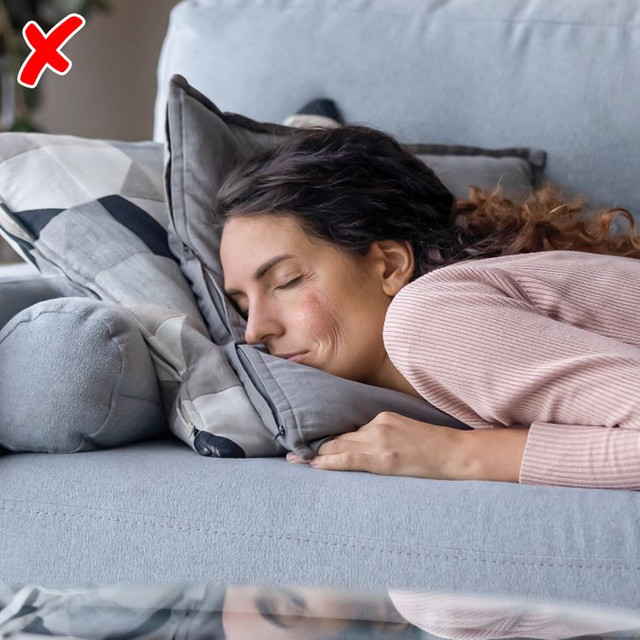 Những thói quen 'phá hoại' làn da khiến mặt nhiều nếp nhăn - Hình 6 Nhung thoi quen 'pha hoai' lan da khien mat nhieu nep nhan-Hinh-6