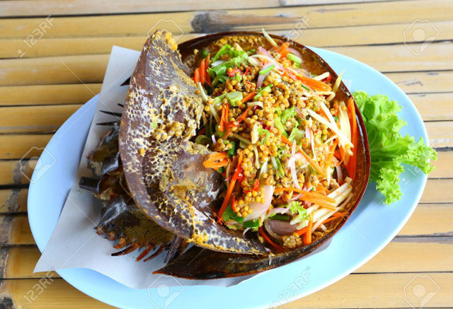 Du khach tai mat voi mon goi trung cua mong ngua o Thai-Hinh-10