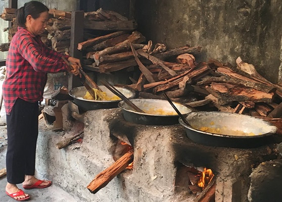 Cận cảnh quy trình làm mứt gừng truyền thống ở Huế phục vụ Tết Can canh quy trinh lam mut gung truyen thong o Hue phuc vu Tet