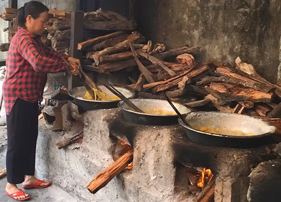 Can canh quy trinh lam mut gung truyen thong o Hue phuc vu Tet