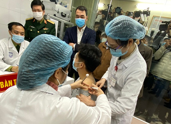 Tận tường quá trình “chạy đua” sản xuất vắc xin COVID-19 của Việt Nam Tan tuong qua trinh “chay dua” san xuat vac xin COVID-19 cua Viet Nam