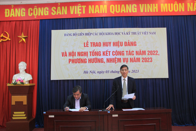 VUSTA trao Huy hiệu Đảng cho 29 đảng viên - Hình 9 VUSTA trao Huy hieu Dang cho 29 dang vien-Hinh-9