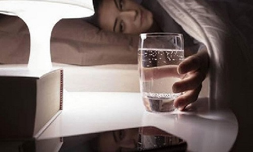 6 căn bệnh gây khô miệng lúc nửa đêm 6 can benh gay kho mieng luc nua dem