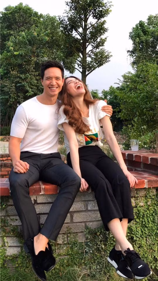 Phong cach thoi trang chat lu cua Kim Ly khi sanh ben Ha Ho-Hinh-6