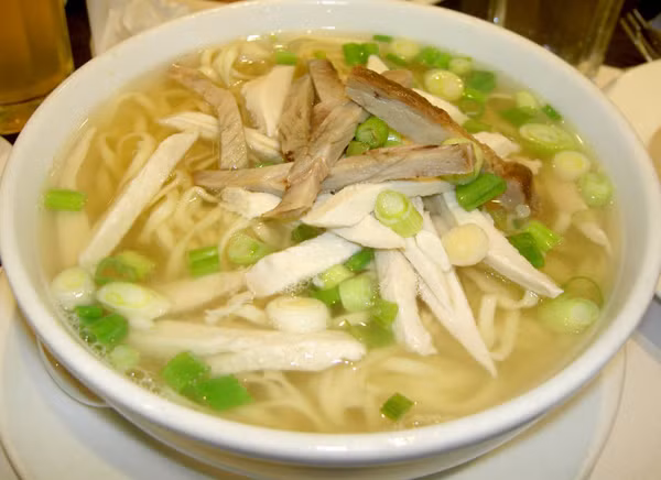 10 mon an nhat dinh phai thu khi sang Phillipines xem ban ket AFF Cup-Hinh-5