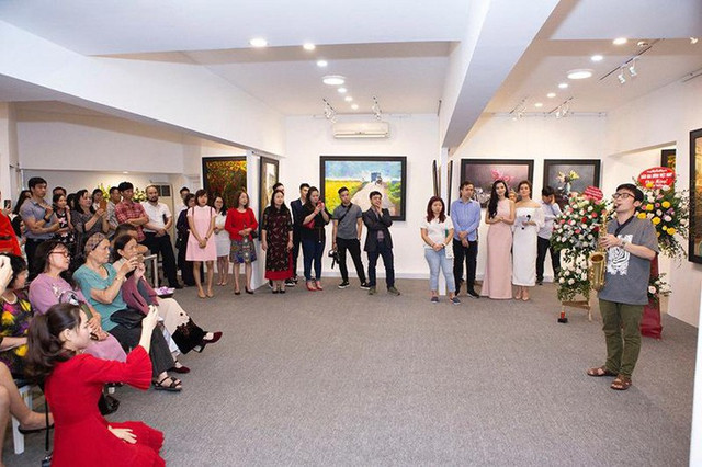 Hoa si Luong Giang ra mat phong tranh Megan Gallery thu 2 o Ha Noi-Hinh-9