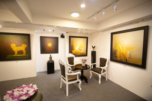 Hoa si Luong Giang ra mat phong tranh Megan Gallery thu 2 o Ha Noi-Hinh-10