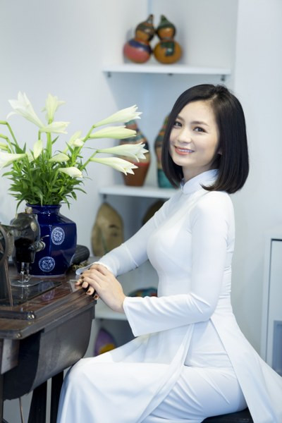 Hoa si Luong Giang ra mat phong tranh Megan Gallery thu 2 o Ha Noi-Hinh-13