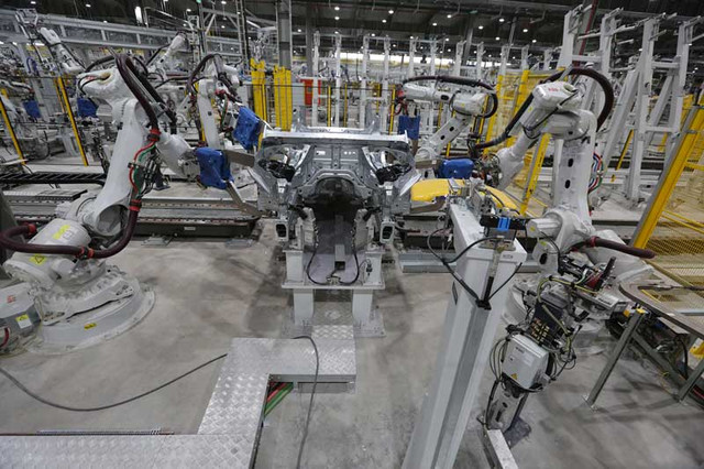 Vận hành sớm 3 tháng, nhà máy ô tô VinFast lập kỷ lục ngành công nghiệp ô tô thế giới - Hình 2 Van hanh som 3 thang, nha may o to VinFast lap ky luc nganh cong nghiep o to the gioi-Hinh-2