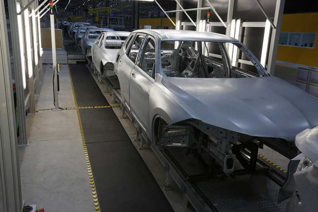 Vận hành sớm 3 tháng, nhà máy ô tô VinFast lập kỷ lục ngành công nghiệp ô tô thế giới - Hình 3 Van hanh som 3 thang, nha may o to VinFast lap ky luc nganh cong nghiep o to the gioi-Hinh-3