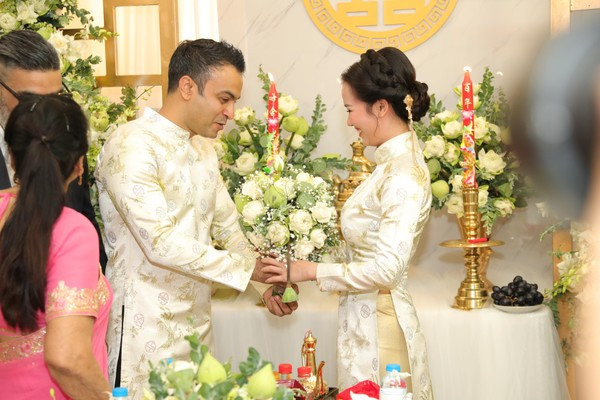 NTK Nhật Dũng - Người chăm lo trang phục cưới truyền thống cho đám cưới Võ Hạ Trâm NTK Nhat Dung - Nguoi cham lo trang phuc cuoi truyen thong cho dam cuoi Vo Ha Tram