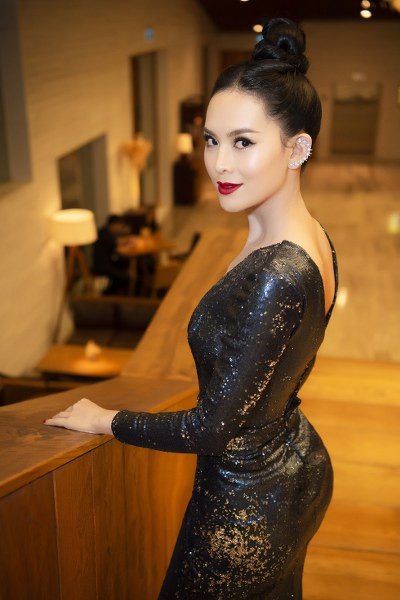 Hoa hậu Sang Lê 'hút mắt' khán giả tại sự kiện công bố cuộc thi Hoa hậu Hoàn vũ Việt Nam 2019 - Hình 2 Hoa hau Sang Le 'hut mat' khan gia tai su kien cong bo cuoc thi Hoa hau Hoan vu Viet Nam 2019-Hinh-2