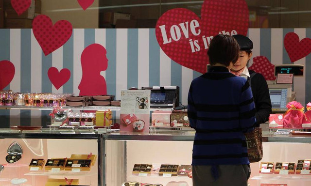 Nhật Bản: 'Hội thanh niên xấu trai' xuống đường biểu tình phản đối ngày lễ tình nhân Valentine 14/2 - Hình 3 Nhat Ban: 'Hoi thanh nien xau trai' xuong duong bieu tinh phan doi ngay le tinh nhan Valentine 14/2-Hinh-3