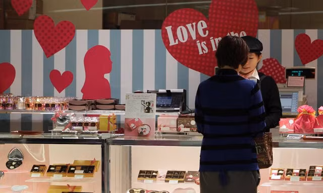 Nhat Ban: 'Hoi thanh nien xau trai' xuong duong bieu tinh phan doi ngay le tinh nhan Valentine 14/2-Hinh-3