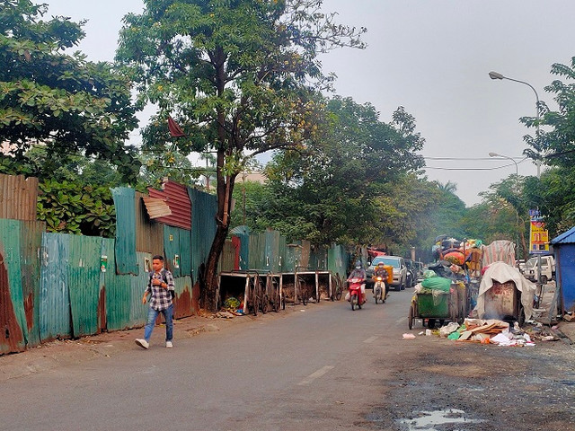 Cỏ hoang phủ đầy trên 'đất vàng' Constrexim Complex ở Hà Nội - Hình 15 Co hoang phu day tren 'dat vang' Constrexim Complex o Ha Noi-Hinh-15