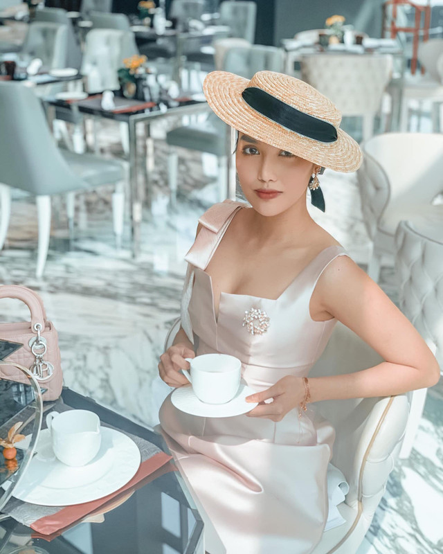 Người đẹp Lan Khuê ngày càng chuộng gu ăn mặc gợi cảm - Hình 4 Nguoi dep Lan Khue ngay cang chuong gu an mac goi cam-Hinh-4