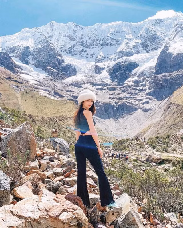 Gu thoi trang hien dai cua hotgirl lam tiep vien hang khong Dubai-Hinh-7