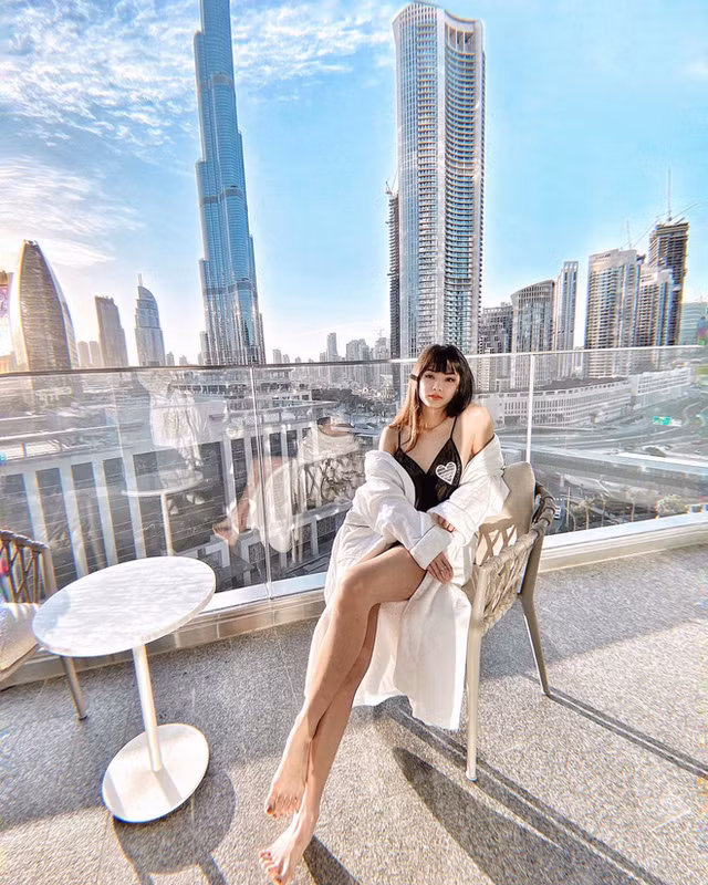 Gu thoi trang hien dai cua hotgirl lam tiep vien hang khong Dubai-Hinh-2