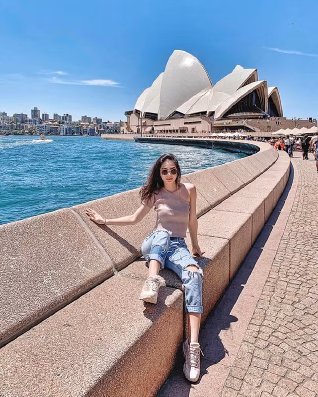 Gu thoi trang hien dai cua hotgirl lam tiep vien hang khong Dubai-Hinh-6