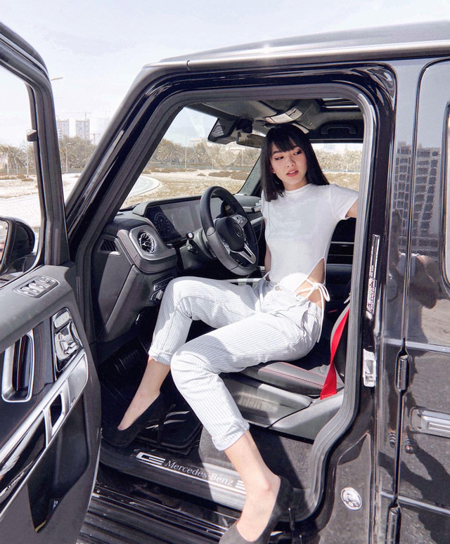 Gu thời trang hiện đại của hotgirl làm tiếp viên hàng không Dubai - Hình 9 Gu thoi trang hien dai cua hotgirl lam tiep vien hang khong Dubai-Hinh-9