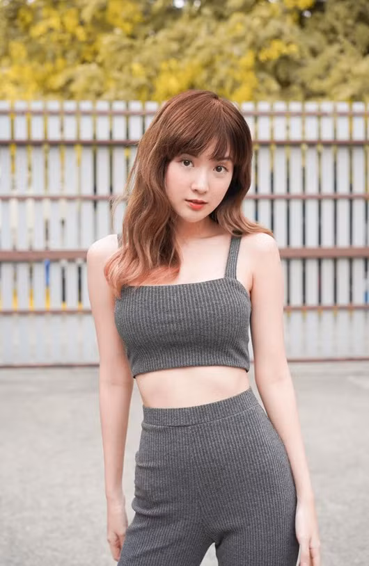 Gu thoi trang khoe eo thon goi cam cua nu game thu noi tieng Thai Lan-Hinh-3