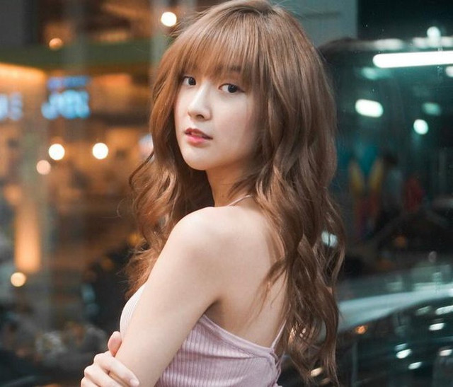 Gu thời trang khoe eo thon gợi cảm của nữ game thủ nổi tiếng Thái Lan - Hình 2 Gu thoi trang khoe eo thon goi cam cua nu game thu noi tieng Thai Lan-Hinh-2