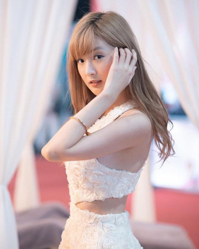 Gu thời trang khoe eo thon gợi cảm của nữ game thủ nổi tiếng Thái Lan - Hình 9 Gu thoi trang khoe eo thon goi cam cua nu game thu noi tieng Thai Lan-Hinh-9