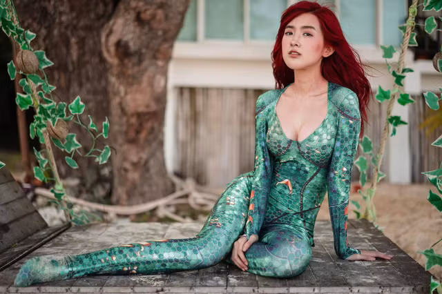 Gu thoi trang khoe eo thon goi cam cua nu game thu noi tieng Thai Lan