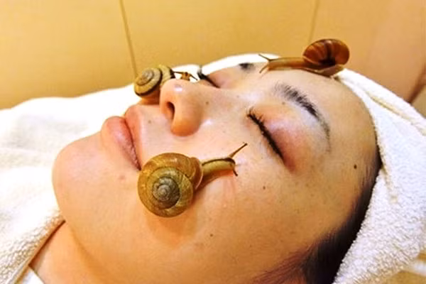 Phuong phap lam dep kinh di voi oc sen cua nhieu chi em