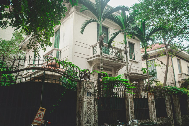 Biệt thự 12 Nguyễn Chế Nghĩa bị bỏ hoang nhiều năm Biet thu 12 Nguyen Che Nghia bi bo hoang nhieu nam