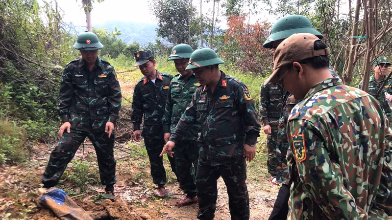Huế phát hiện, tiêu hủy nhiều lán trại khai thác vàng trái phép giữa rừng sâu