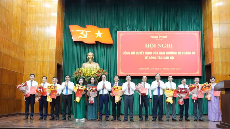 Huế công bố quyết định nhân sự hàng loạt tại các sở, ngành và địa phương