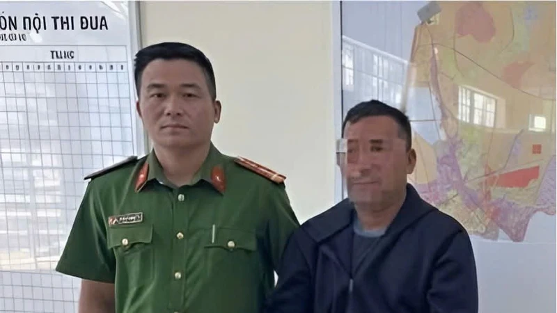 Quảng Ngãi: Ngăn cản mua rượu, đối tượng đổ xăng đốt vợ và cháu rồi bỏ trốn