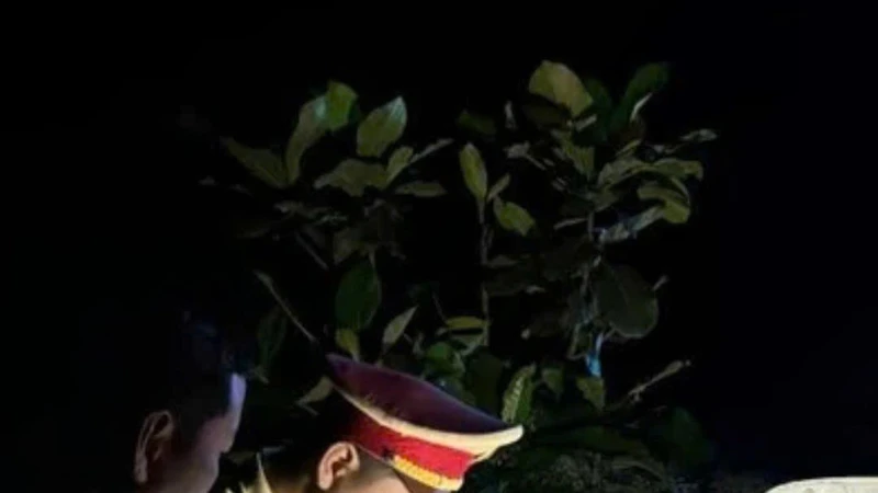 CSGT Đà Nẵng xử lý xe khách 43 chỗ nhồi nhét 60 người dịp Tết