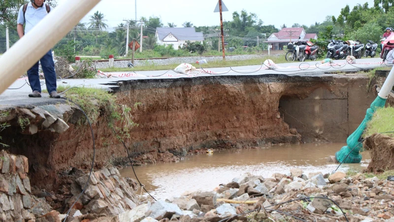 Khánh Hòa thiệt hại nặng do mưa lớn kéo dài, hàng trăm hecta hoa màu ngập úng