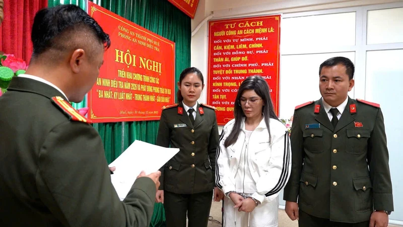 Bắt đối tượng truy nã quốc tế tổ chức cho người khác trốn đi nước ngoài