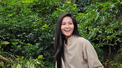 Hoa hậu H’hen Niê khoe vẻ rạng rỡ tại quê nhà