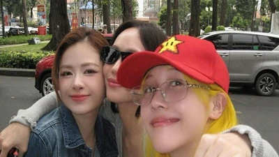 Nhóm nhạc của Diệu Nhi mừng tất niên theo cách đặc biệt