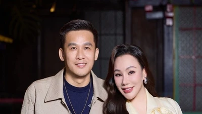 Hồ Quỳnh Hương và chồng sánh đôi tại sự kiện