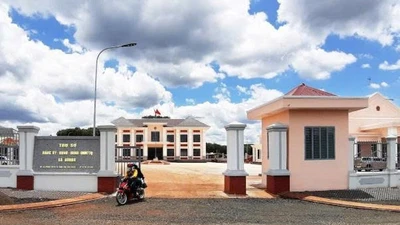 Gói thầu tại Bom Bo: Xây dựng Anh Hiếu rộng cửa trúng thầu sát giá 