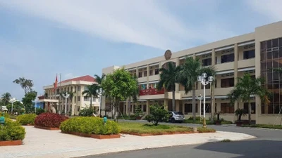 Công ty Vĩnh Sơn trúng thầu sửa chữa đường HL14 tại Ba Tri